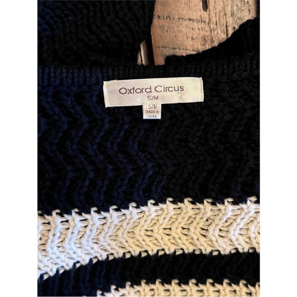 Oxford Circus black knit shawl size small/medium - Picture 6 of 11